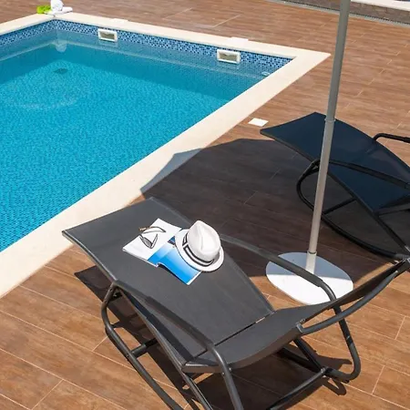 فيلة Luxury Beachfront 1 On Ciovo With 2 Pools تروغير