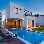 Vila Luxury Beachfront Villa Trogir 1 On Ciovo With 2 Pools