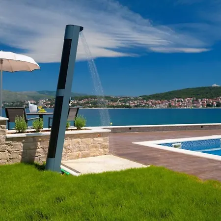 Villa Luxury Beachfront Trogir: Oceanside Retreat With Pool & Gym Trogir