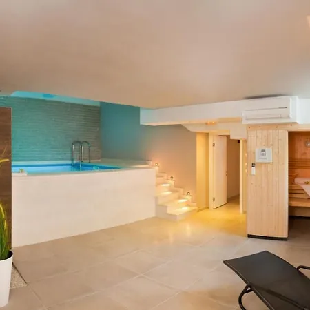 Luxury Beachfront 1 With Private Pool, Jacuzzi And Gym At The On Ciovo - Okrug Gornji * Trogir