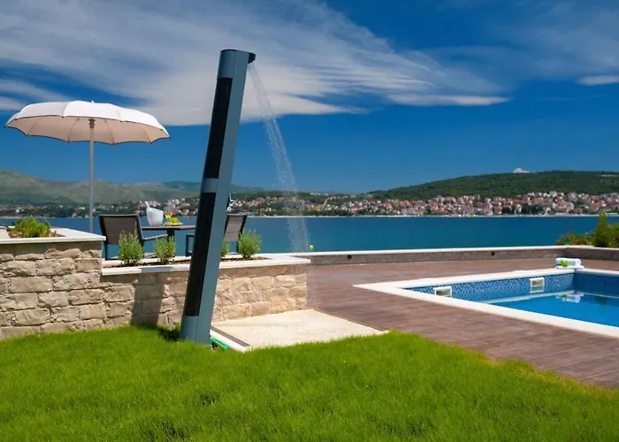 Villa Luxury Beachfront 1 With Private Pool, Jacuzzi And Gym At The On Ciovo - Okrug Gornji Trogir