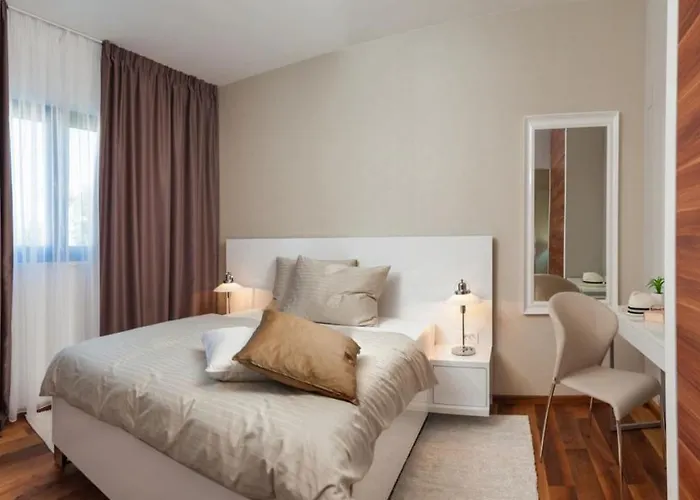 Luxury Beachfront 1 With Private Pool, Jacuzzi And Gym At The On Ciovo - Okrug Gornji Villa Trogir