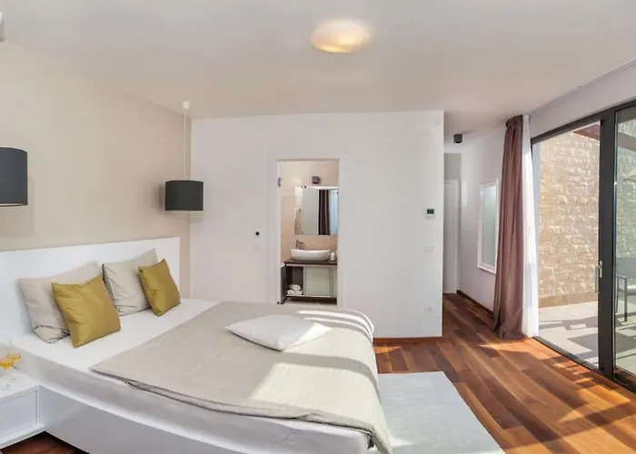 Luxury Beachfront 1 With Private Pool, Jacuzzi And Gym At The On Ciovo - Okrug Gornji Villa