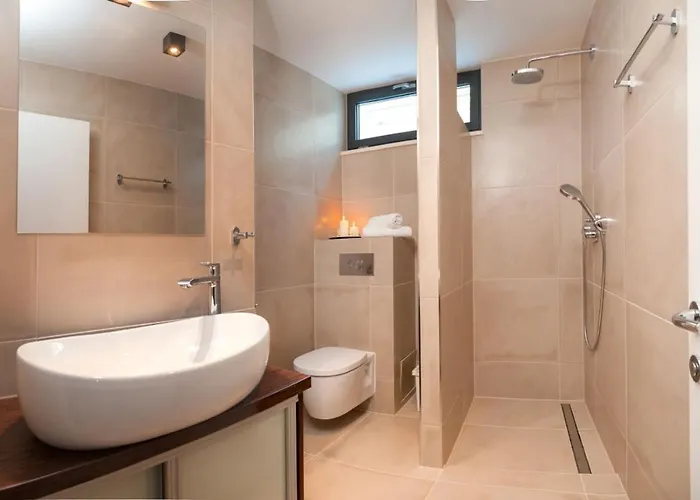 Luxury Beachfront 1 With Private Pool, Jacuzzi And Gym At The On Ciovo - Okrug Gornji Villa Trogir