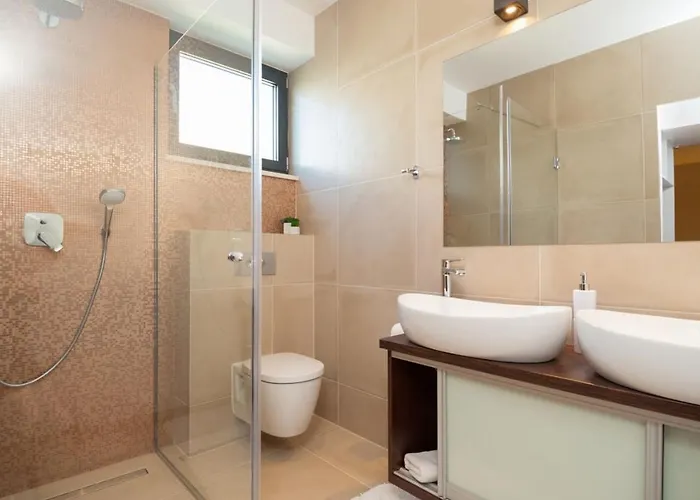 Luxury Beachfront 1 With Private Pool, Jacuzzi And Gym At The On Ciovo - Okrug Gornji Villa Trogir