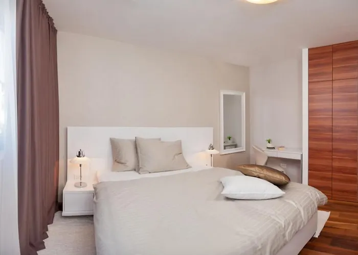 Villa Luxury Beachfront 1 With Private Pool, Jacuzzi And Gym At The On Ciovo - Okrug Gornji