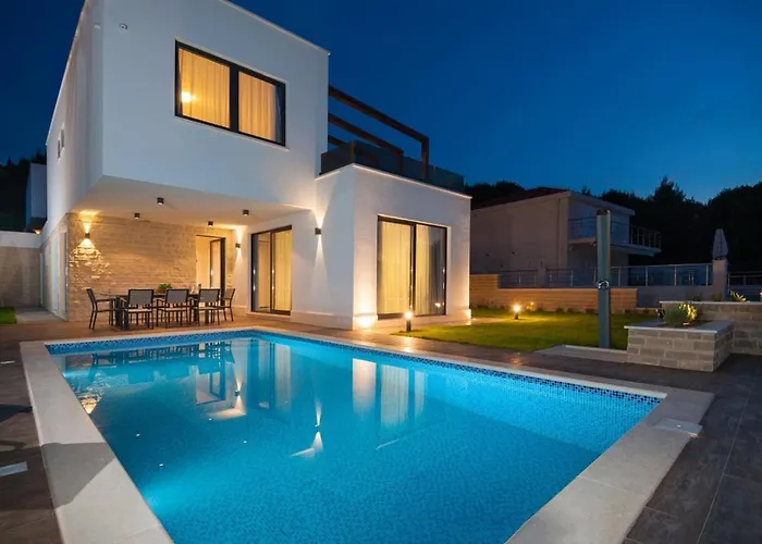 Villa Luxury Beachfront 1 With Private Pool, Jacuzzi And Gym At The On Ciovo - Okrug Gornji