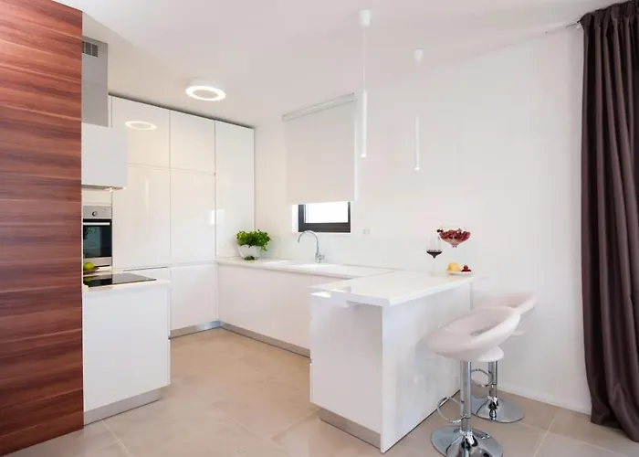 Luxury Beachfront 1 With Private Pool, Jacuzzi And Gym At The On Ciovo - Okrug Gornji *