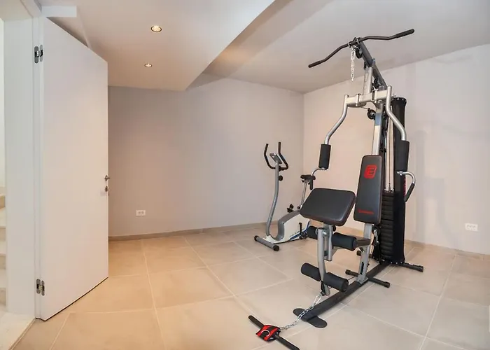 Luxury Beachfront 1 With Private Pool, Jacuzzi And Gym At The On Ciovo - Okrug Gornji