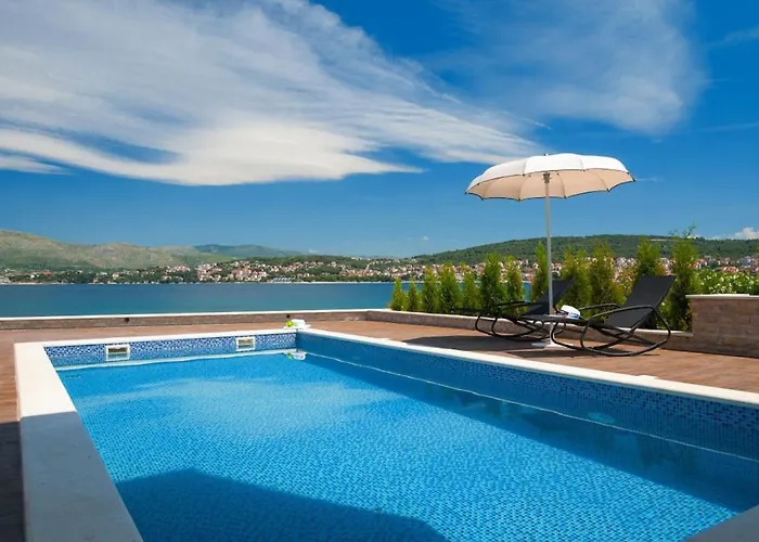 Luxury Beachfront 1 With Private Pool, Jacuzzi And Gym At The On Ciovo - Okrug Gornji *