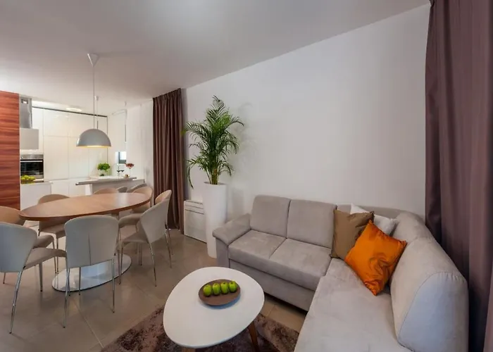 Villa Luxury Beachfront 1 With Private Pool, Jacuzzi And Gym At The On Ciovo - Okrug Gornji *