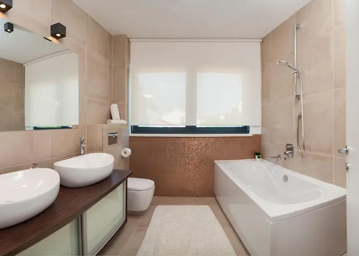 Luxury Beachfront 1 With Private Pool, Jacuzzi And Gym At The On Ciovo - Okrug Gornji *