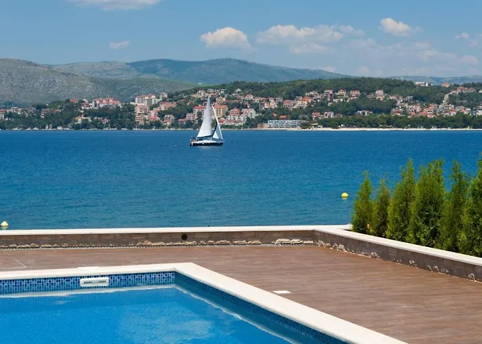 Luxury Beachfront 1 With Private Pool, Jacuzzi And Gym At The On Ciovo - Okrug Gornji * Trogir