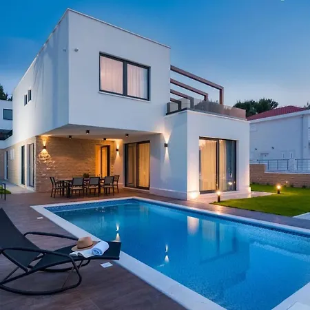 Vila Luxury Beachfront 1 On Ciovo With 2 Pools