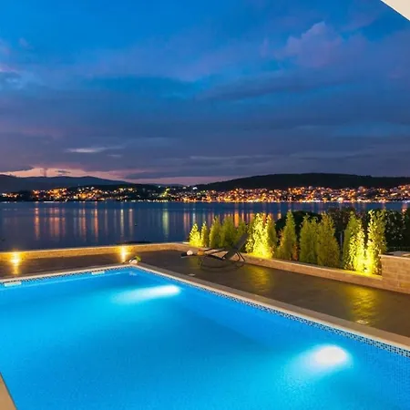 Luxury Beachfront 1 On Ciovo With 2 Pools Trogir