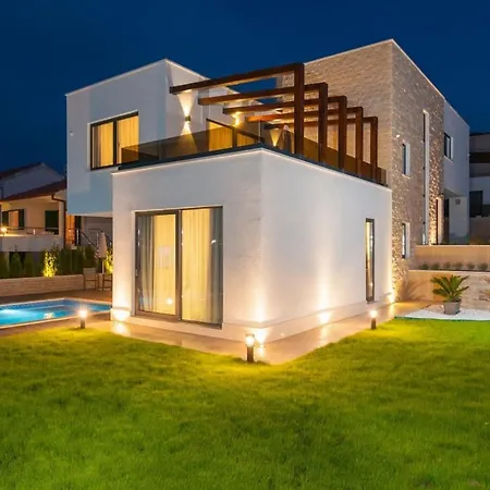 Vila Luxury Beachfront 1 On Ciovo With 2 Pools Trogir