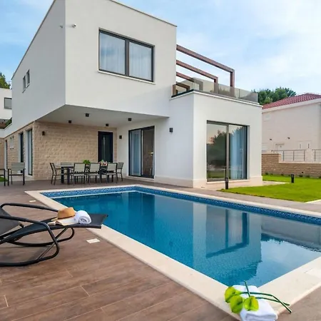 Vila Luxury Beachfront 1 On Ciovo With 2 Pools *
