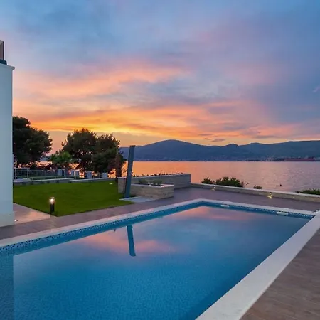 Luxury Beachfront 1 On Ciovo With 2 Pools Vila Trogir