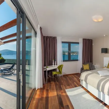 Vila Luxury Beachfront 1 On Ciovo With 2 Pools Trogir