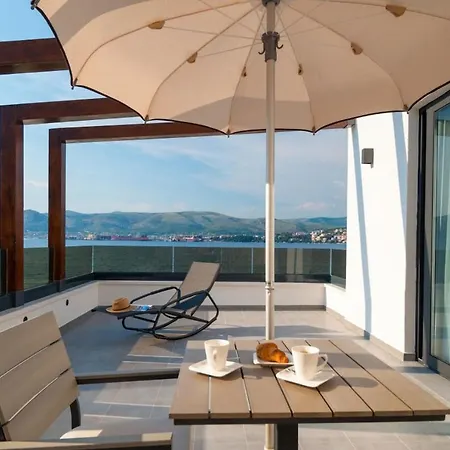 Vila Luxury Beachfront 1 On Ciovo With 2 Pools Trogir
