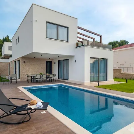 Luxury Beachfront 1 On Ciovo With 2 Pools Vila Trogir